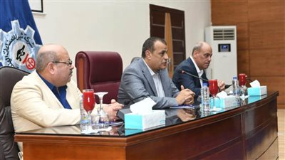 وزير الإنتاج يتفقد شركة شبرا للصناعات الهندسية