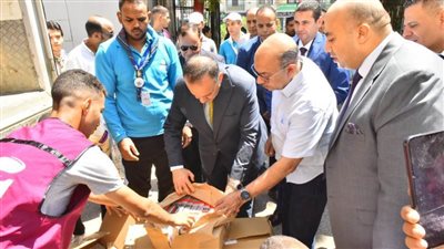 محافظ أسيوط يواصل تسليم شحنة أدوية ومستلزمات طبية دعما للمستشفيات والقطاع الصحي