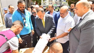 محافظ أسيوط يواصل تسليم شحنة أدوية ومستلزمات طبية دعمًا للمستشفيات والقطاع الصحي