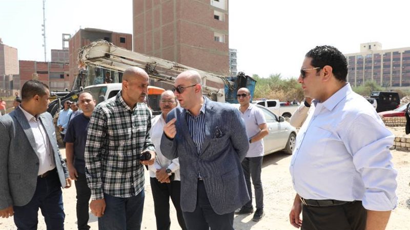 محافظ بنى سويف يقود