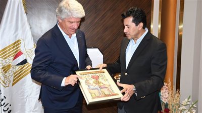 وزير الشباب والرياضة يبحث سبل التعاون مع رئيس الاتحاد الدولي للدراجات النارية