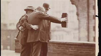 في يوم التصوير العالمي.. متى تم التقاط أول صورة سيلفي؟