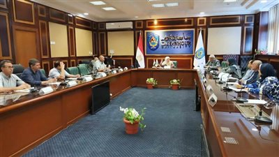 نشر الوعي بأضرار حرق قش الأرز ووضع حلول للمشكلات الصناعية بمصنع السكر بالنوبارية 