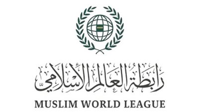 رابطة العالم الإسلامي تدين قصفَ الاحتلال الإسرائيلي لمدرسة وتجمّع للنازحين في غزة