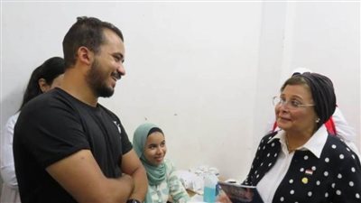 نائب وزير الصحة توصي بتوفير أماكن لانتظار المترددين على وحدة صحية ببني سويف