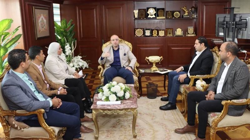 اجتماع محافظ بنى