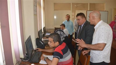 السكرتير العام للمحافظة يتابع انتظام سير العمل بعدد من إدارات الديوان العام