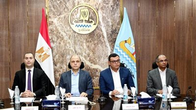 وزير الإسكان ومحافظ كفر الشيخ يستعرضان موقف خدمات مياه الشرب والصرف الصحي