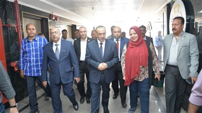 محافظ أسيوط يتفقد المعهد الفني الصحي ومركز تدريب النيل لمتابعة الخدمات التعليمية