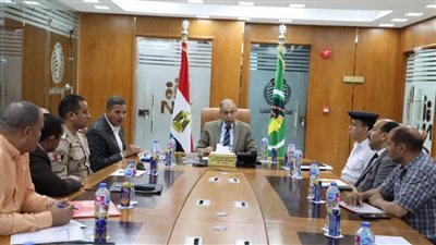 محافظ المنيا يترأس لجان البت والتوقيع على عقود التقنين ويناشد المواطنين بسرعة التقنين