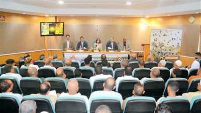محافظ البحيرة تشهد حفل توزيع حوافز سندات الكربون على بعض المزارعين