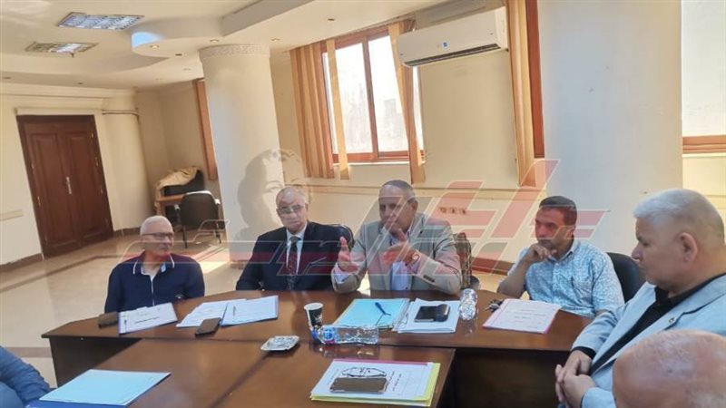 خلال الاجتماع