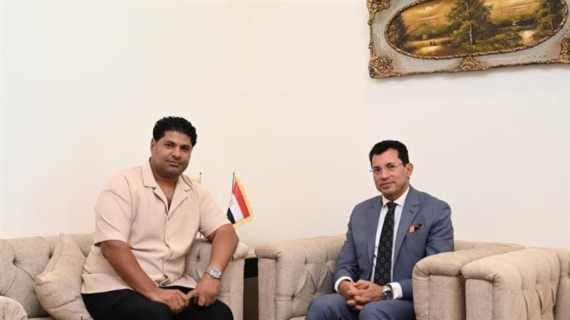 د. أشرف صبحى