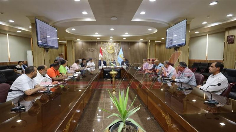 خلال الاجتماع