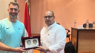 ياسر إدريس يفتتح أعمال الدورة التدريبية للمدربين على هامش البطولة العربية للسباحة بالقاهرة