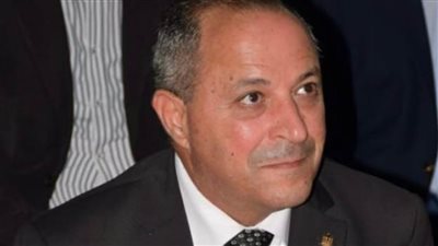 محافظ بورسعيد يتابع سير وانتظام العمل داخل ميناء غرب بورسعيد