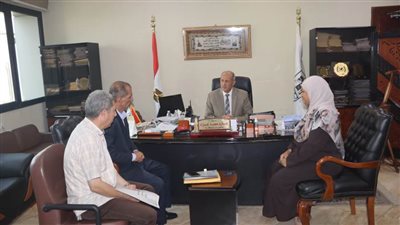 سكرتير بني سويف يناقش الدورات التدريبية خلال اجتماع مركز تدريب الحاسب الآلي