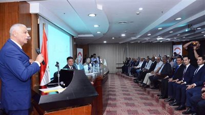 محافظ أسوان يشارك في فعاليات مؤتمر الاستثمار الأول للمحافظة