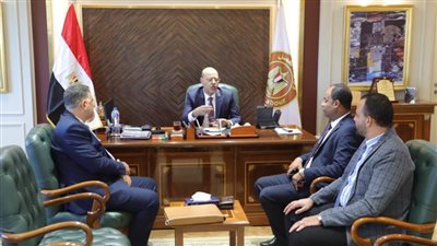 وزير العمل يستقبل وفدًا من النقابة العامة للعاملين بهيئة الإسعاف المصرية
