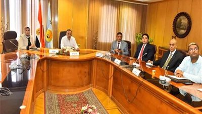 محافظ أسيوط: توقيع 60 عقد تقنين وضع يد على أراضي أملاك الدولة بالمراكز والقرى