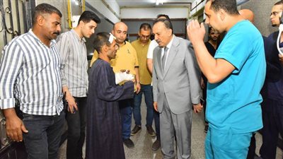 محافظ أسيوط يتفقد مستشفى الإيمان العام.. ويوجه بعلاج طفل على نفقة المحافظة