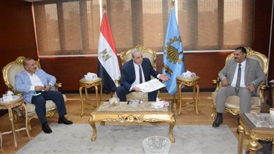 بحضور وفد مجلس الوزراء.. محافظ الغربية يناقش الموقف التنفيذي لمشروعات حياة كريمة