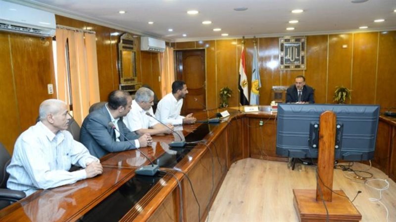 محافظ أسيوط يلتقي