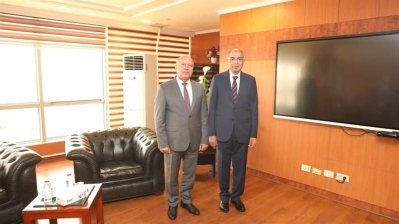 وزير الصناعه ومحافظ