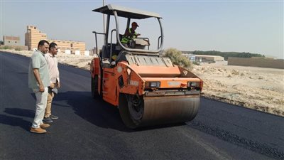 تطوير الطرق بمنطقة الصناعات المتوسطة وترفيق الأراضي السكنية ببني سويف الجديدة   