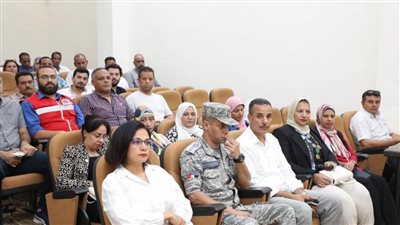 نائب محافظ البحر الأحمر تشهد محاضرة توعية عن كيفية مجابهة التلوث الكيميائي |صور