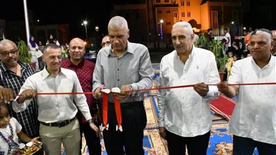 محافظ أسوان يفتتح معرض 