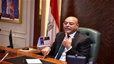 وزير العمل في جولة تفقدية للمنطقة الصناعية بمدينة بدر، شملت عدة مصانع