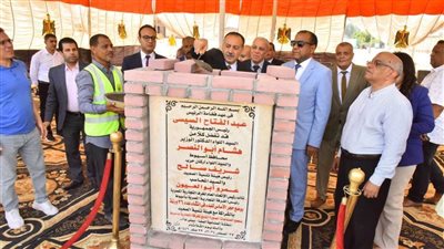 محافظ أسيوط ورئيس هيئة تنمية الصعيد يضعان حجر أساس مجمع الصناعات الصغيرة