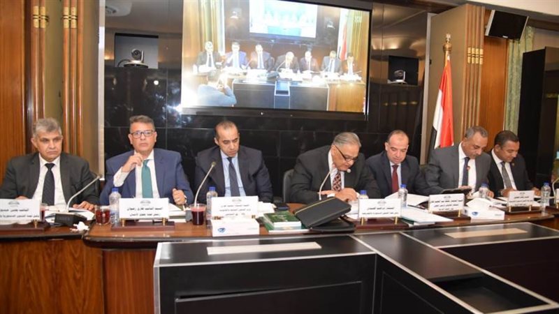 اجتماع اللجنة بمجلس