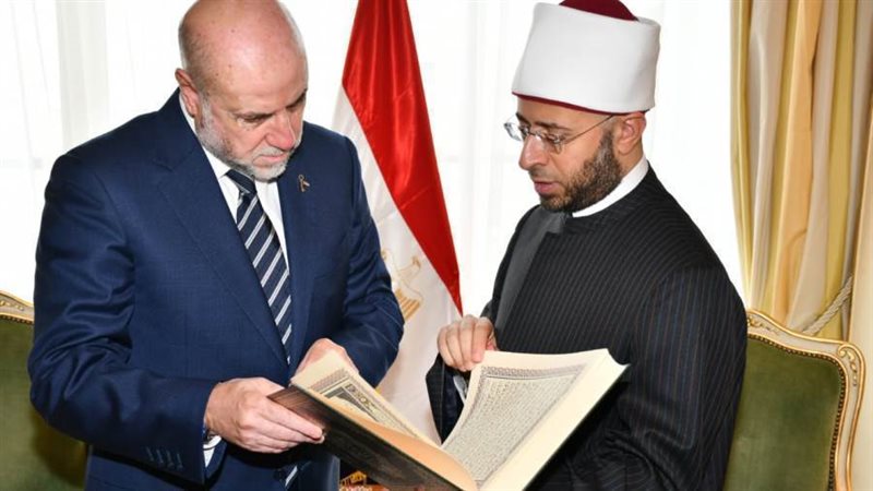 وزير الاوقاف مع قاضي