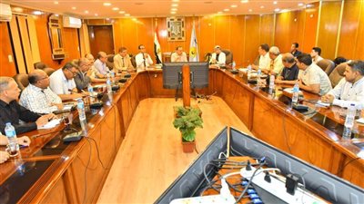 محافظ أسيوط يوجه بسرعة الانتهاء من ملفات التصالح والتقنين والمتغيرات المكانية