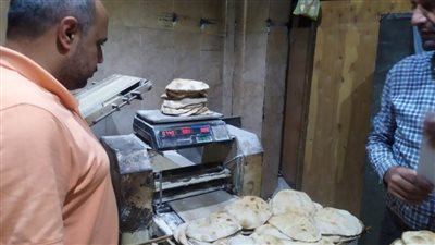  بالصور.. تحرير 19 محضر نقص أوزان وتصرف فى دقيق لمخابز بلدية فى الغربية