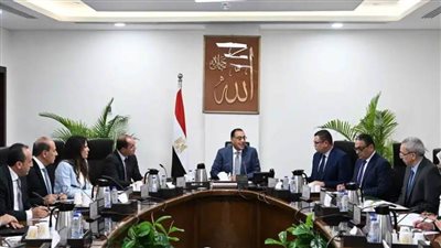 رئيس الوزراء يوجه بصرف كامل التعويضات للمتضررين من المحاور المرورية خلال 3 أشهر