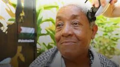 كوبيات يطلقن حملة لحلق رؤوسهن تضامنًا مع غـزة