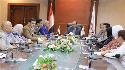 محافظ سوهاج يبحث مستجدات مقترح تطوير الهوية البصرية لسوهاج 