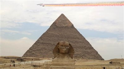 طائرات من سلاح الجو الصيني تشارك في عرض جوي في مصر