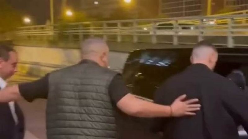 لحظة مغادرة المحكمة