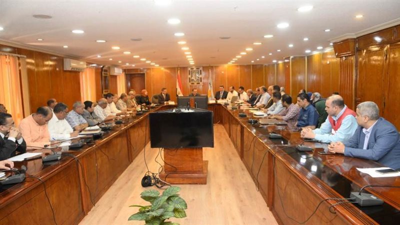 محافظ أسيوط يلتقي