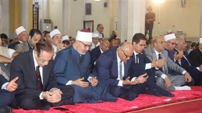 مفتى الجمهورية ومحافظ القليوبية ومدير الأمن يؤدون صلاة الجمعة بمسجد ناصر ببنها