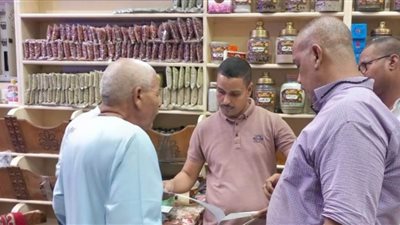 محافظ أسوان: مواصلة حملات التفتيش على الأسواق والمخابز للحفاظ على الصحة العامة للمواطنين