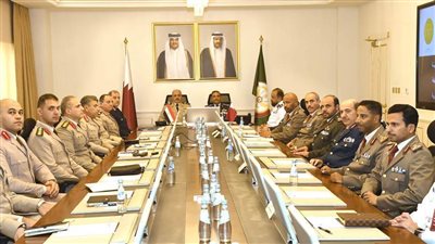 الفريق أحمد خليفة رئيس الأركان يعود إلى أرض الوطن عقب انتهاء زيارته لقطر