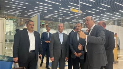 وزير الطيران المدني يتفقد أخر الاستعدادات بمطار العلمين لـ