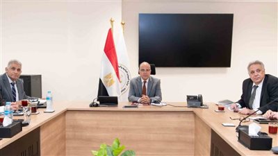 وزير الري يبحث مع قيادات الوزارة منظومة الري والصرف ومحطات الرفع بالدقهلية