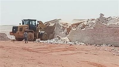 محافظ أسيوط: إزالة 14 حالة تعد على أراض زراعية وأملاك دولة