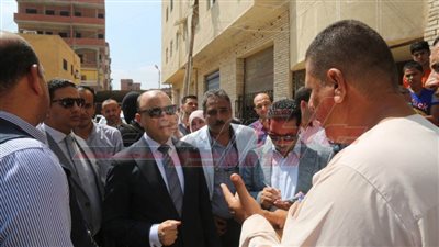 محافظ كفر الشيخ يلتقي الأهالي ويستمع لمطالبهم ويكلف بتحسين الخدمات